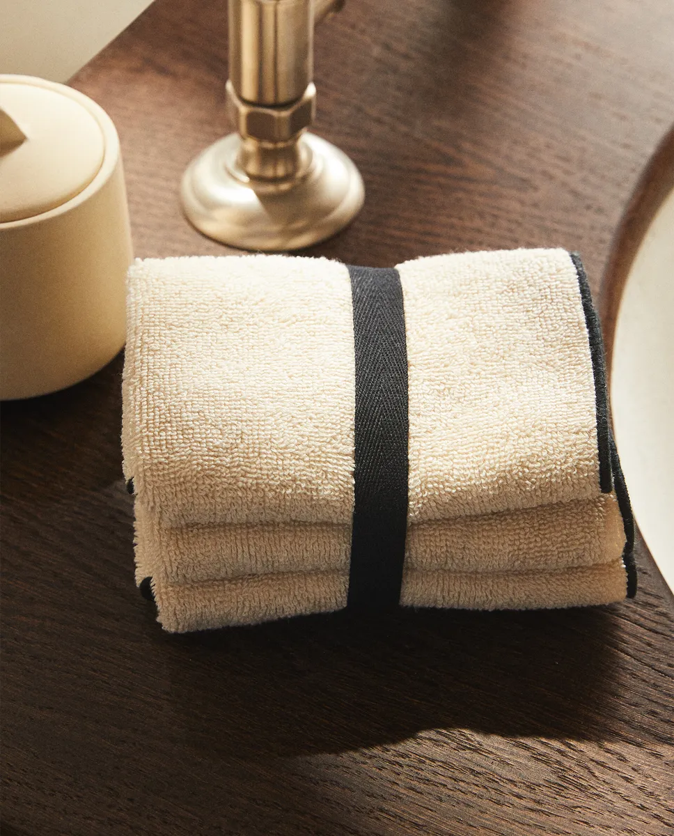 

Упаковка хлопковых полотенец для рук с оверлоком (3 шт.) Zara Home, песочный/черный