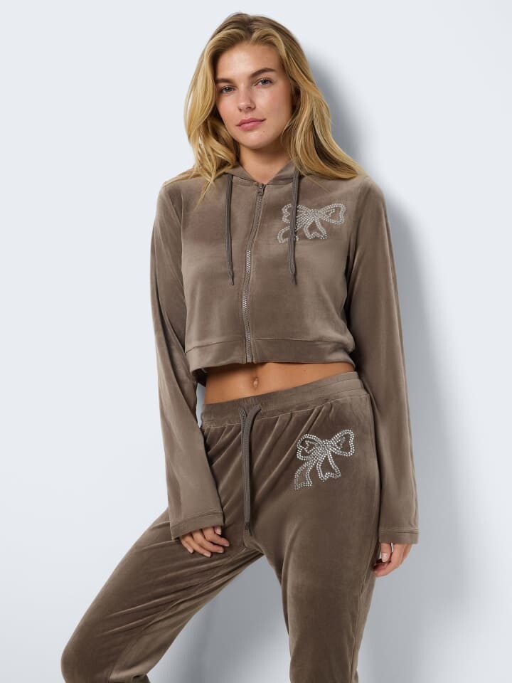 

Кардиган Noisy may Strickjacke Velours Kapuze Kordelzug Strass-Details, коричневый