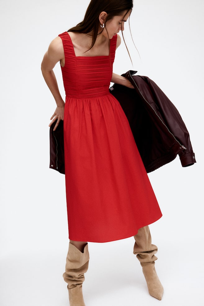 

Расклешенное платье с кантом H&M, красный