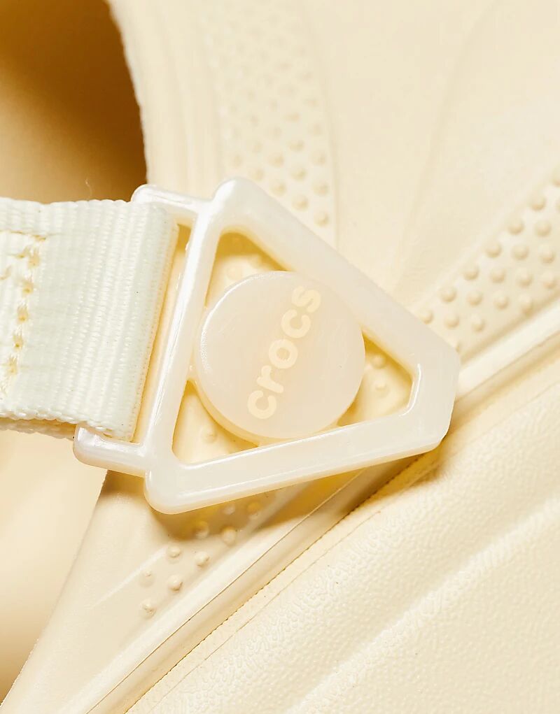 Классические походные сабо Crocs цвета ванили — фото 3