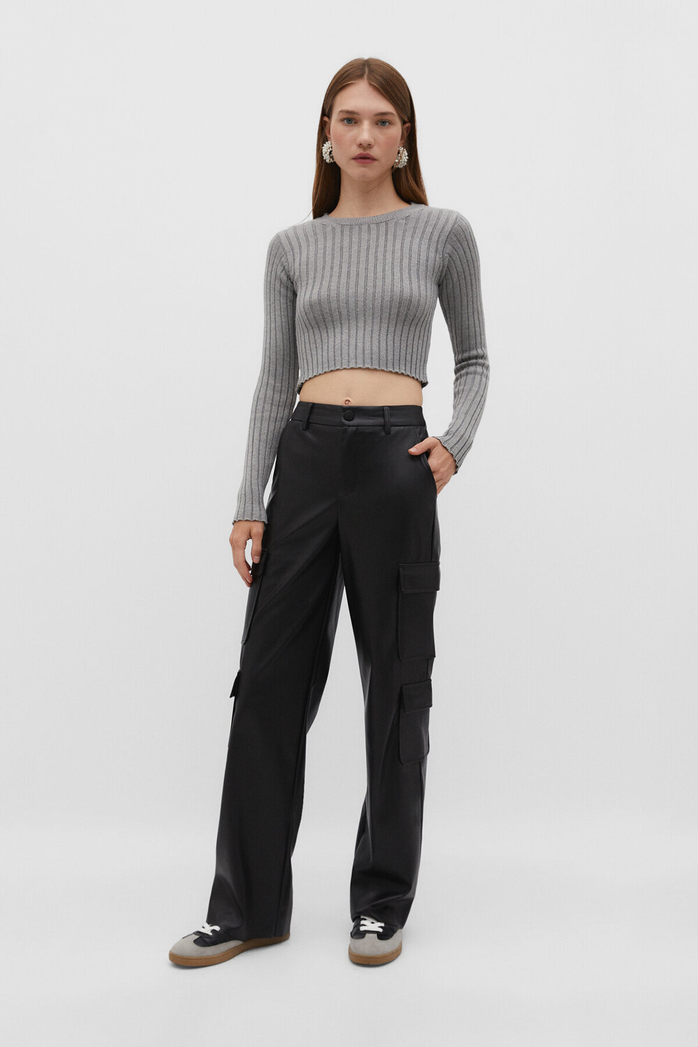 

Брюки карго из искусственной кожи Stradivarius, черный