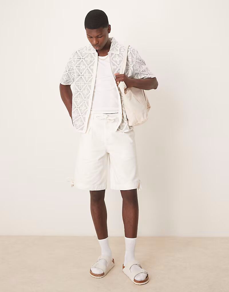 

Удлиненные шорты ASOS DESIGN со складками в цвете экрю