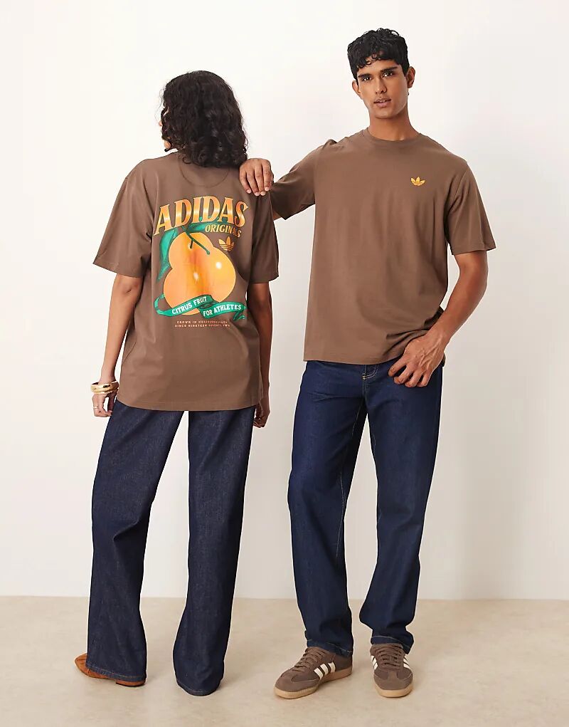 

Футболка с принтом adidas Originals Oranges коричневого цвета