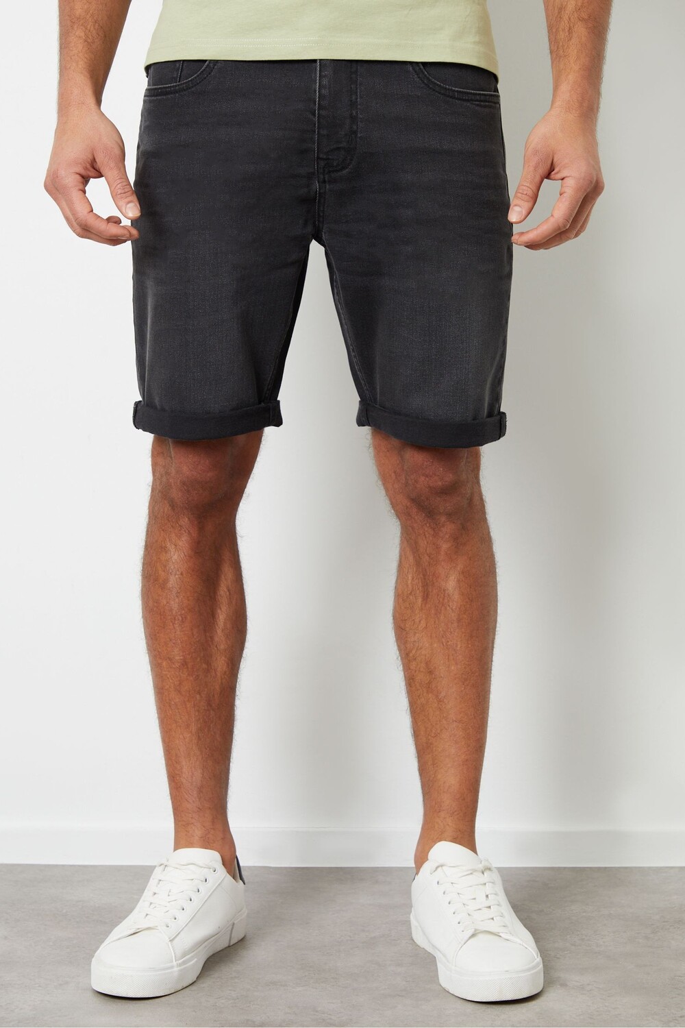 

Джинсовые шорты с подворотами Threadbare, серый