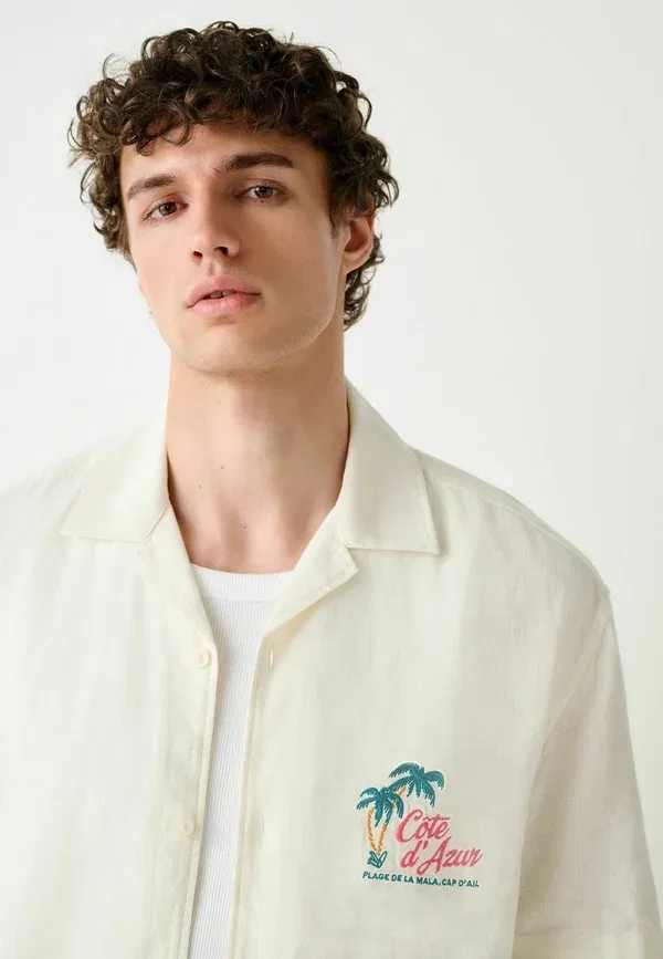 Футболка Next, Regular fit back print short sleeve shirt, цвет экрю — фото 3