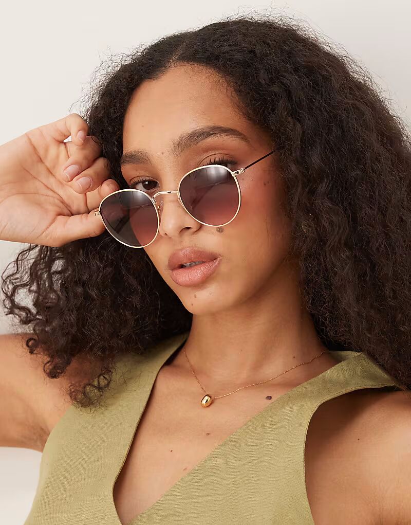 

Солнцезащитные очки ASOS DESIGN в круглой оправе из металла с градиентными розовыми линзами в золоте