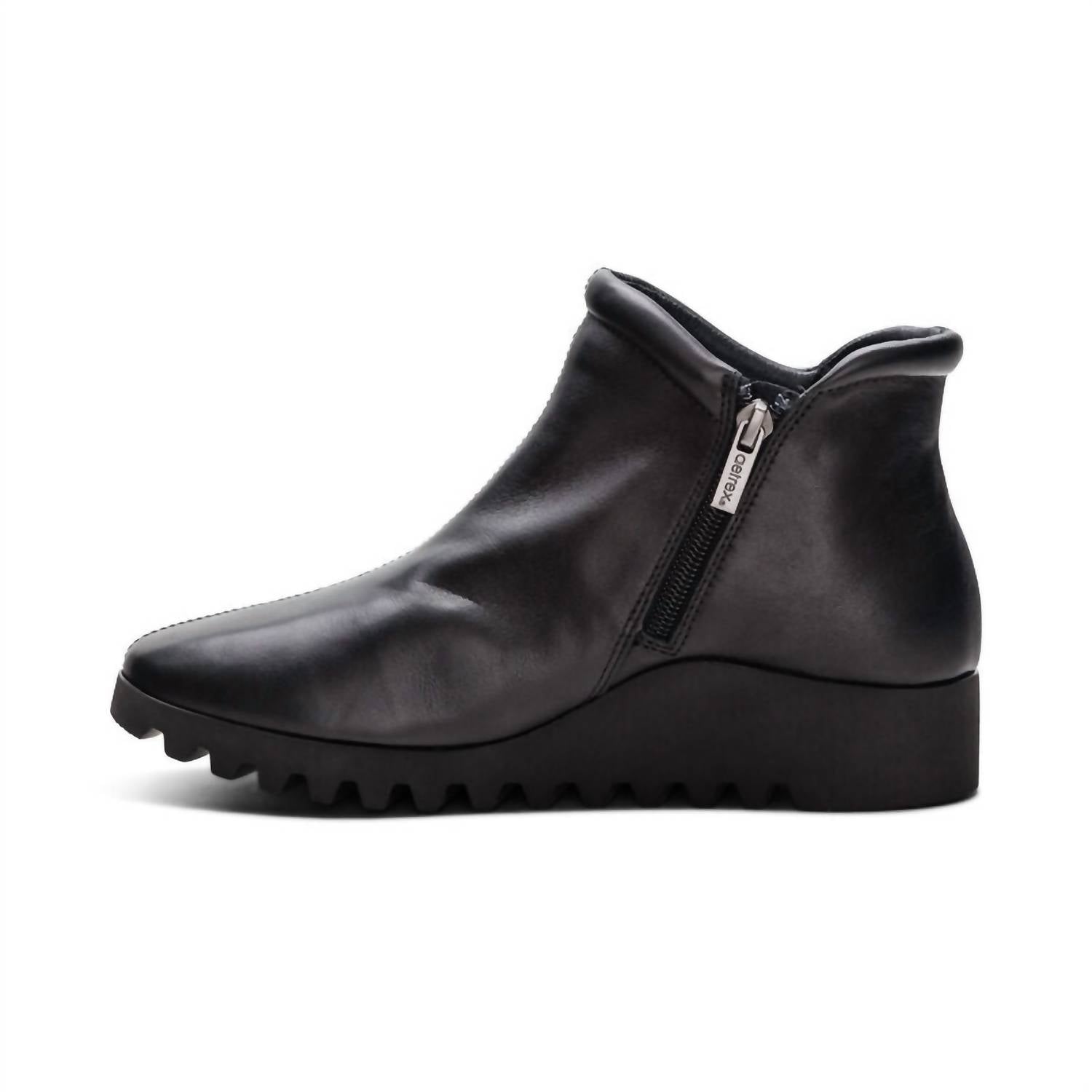 Женские ботинки Zoey Slip-On черного цвета Aetrex — фото 4