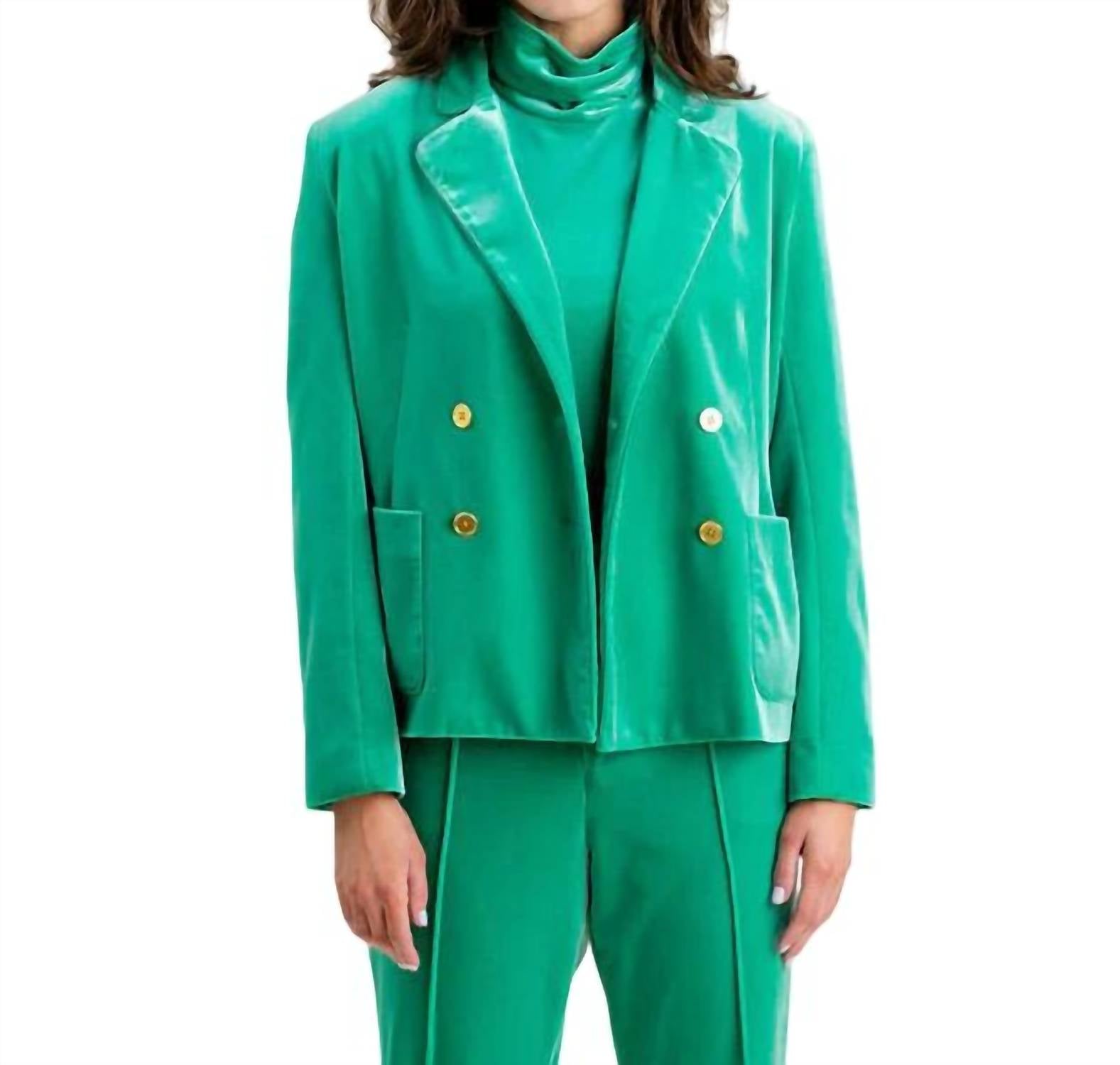 

Стеф Блейзер в Dynasty Green S'edge