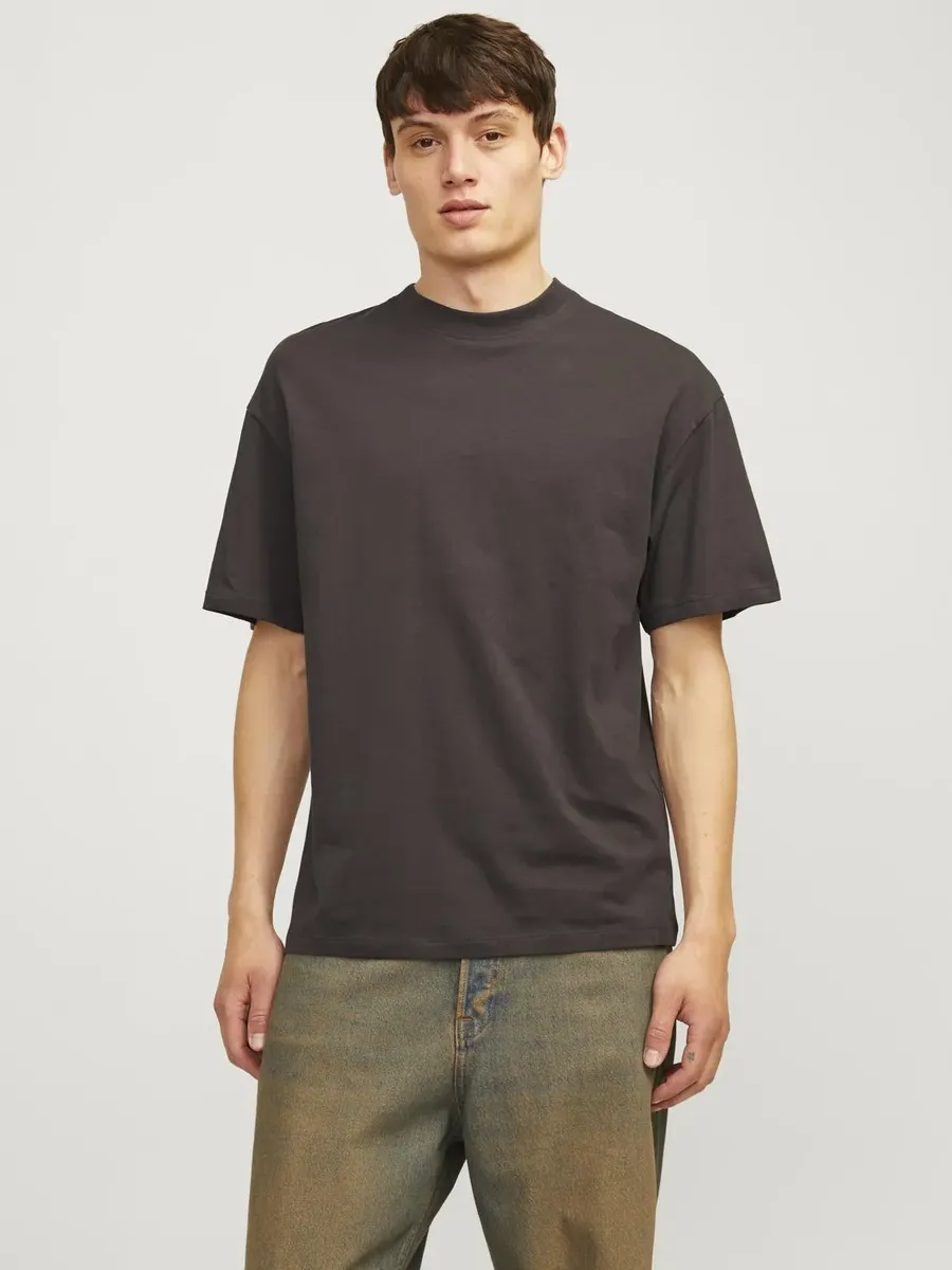 

Рубашка оверсайз Jack & Jones "JJEBRADLEY TEE SS O-NECK NOOS", цвет Mulch