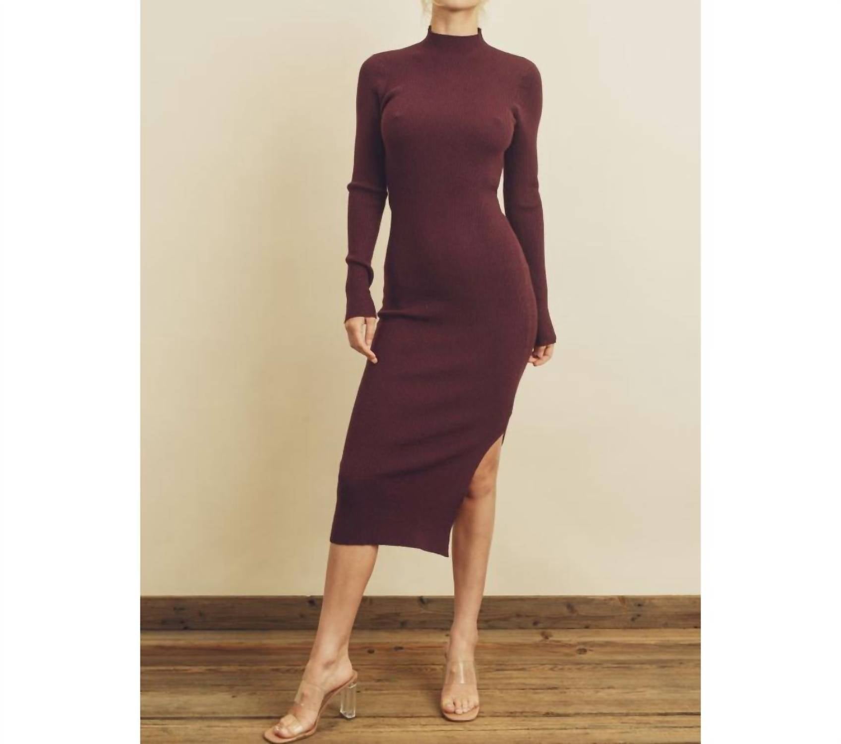 

Платье с воротником-стойкой в ​​рубчик в бордовом цвете DRESS FORUM