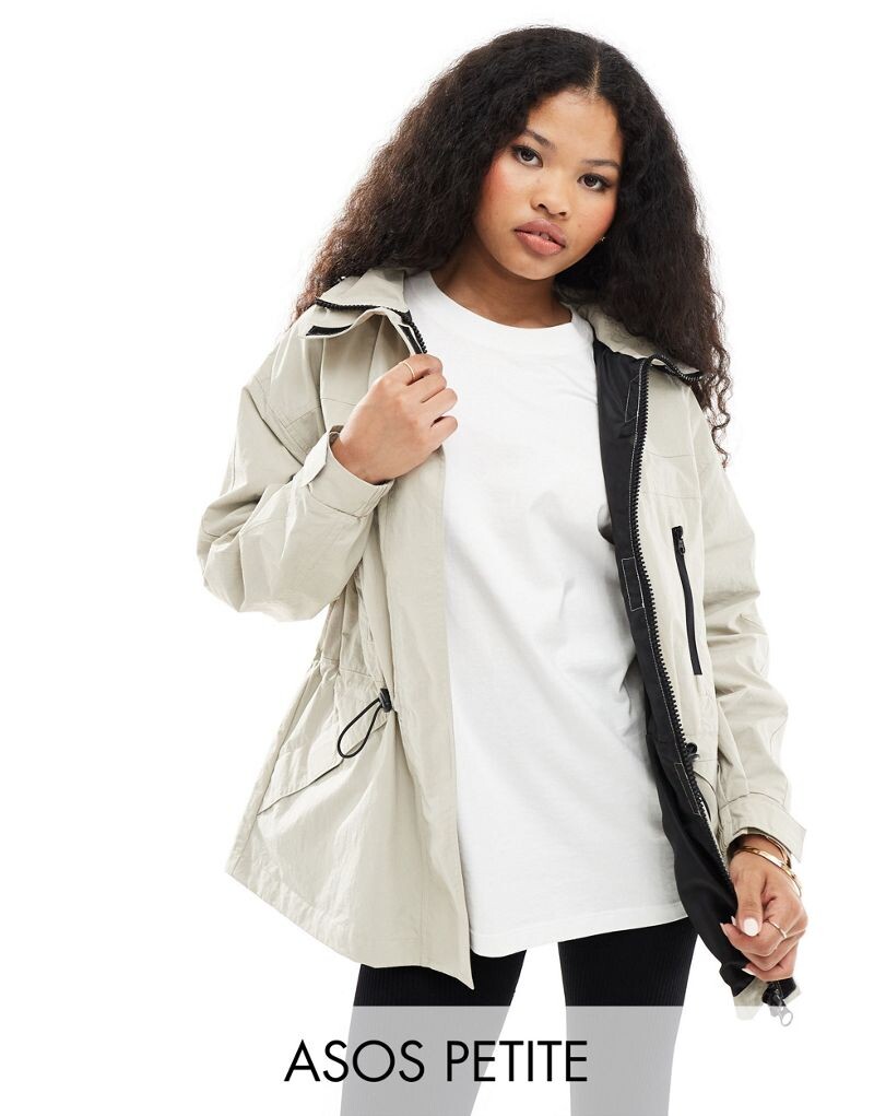 

Песочная походная куртка с несколькими карманами ASOS DESIGN Petite