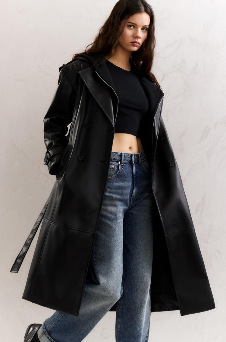 

Пальто из искусственной кожи с поясом Pull And Bear, черный