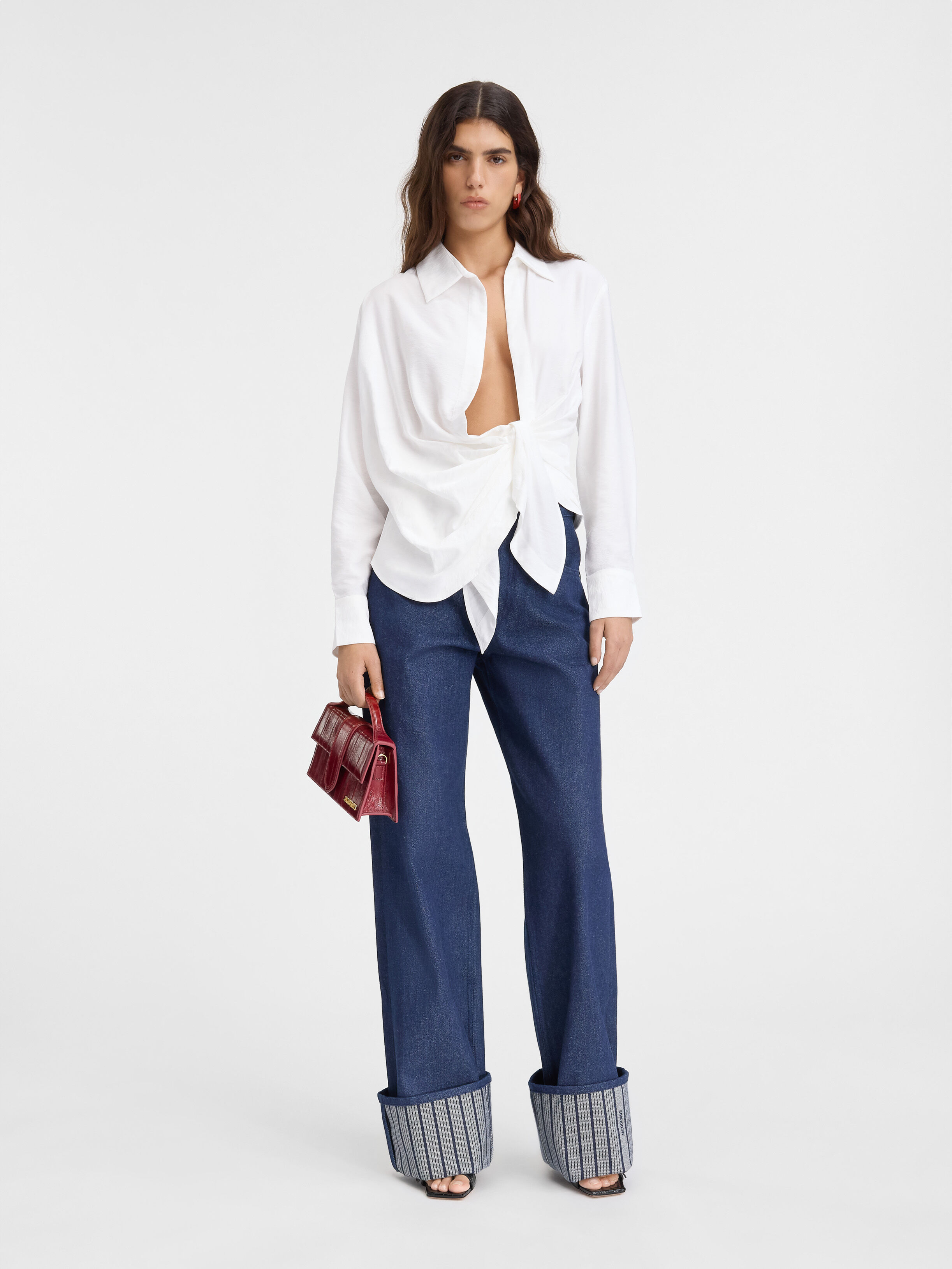 

Рубашка с завязывающимся поясом JACQUEMUS The Bahia shirt, белый