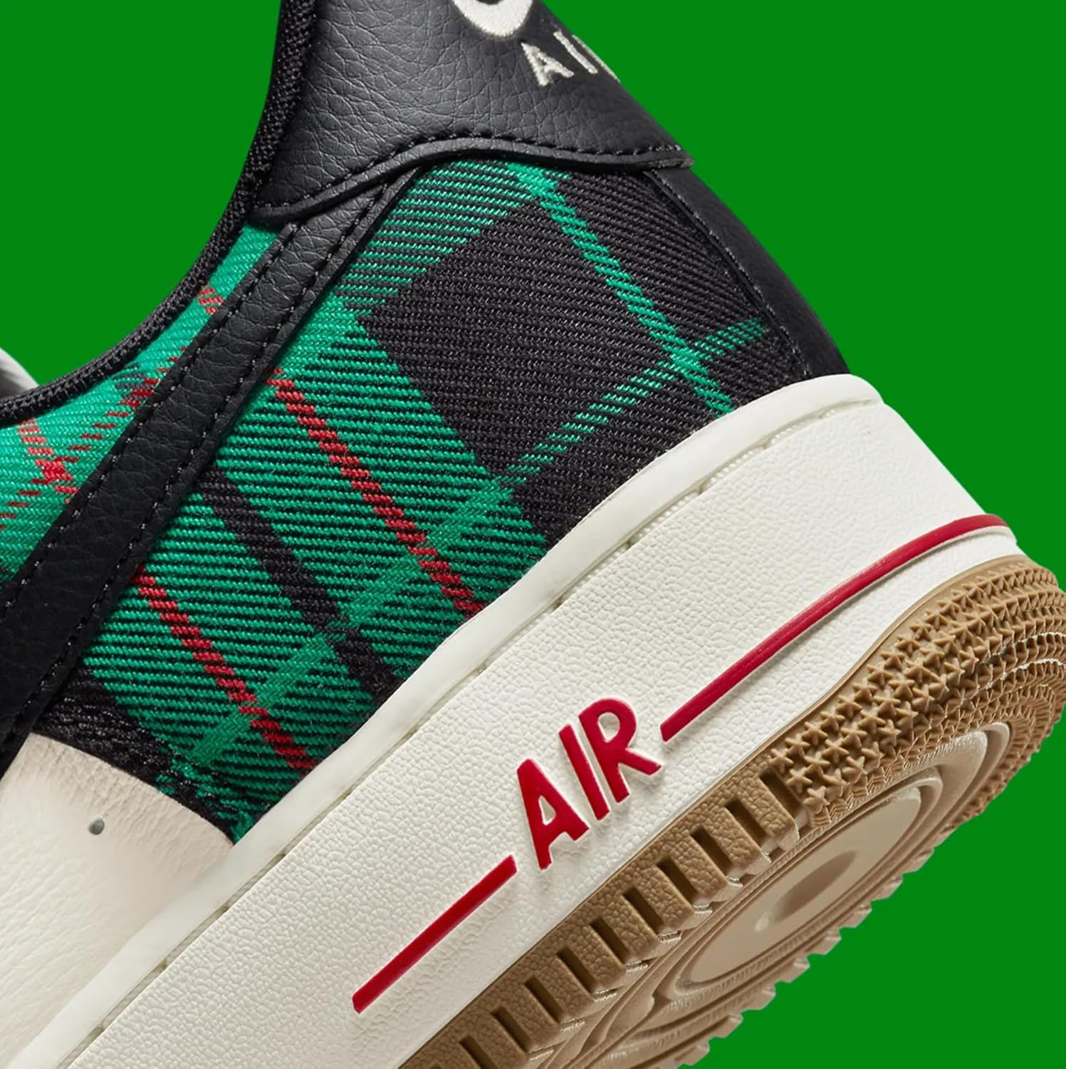 Мужские кроссовки Nike Air Force 1 '07 Lx, слоновая кость/черный/зеленый — фото 2