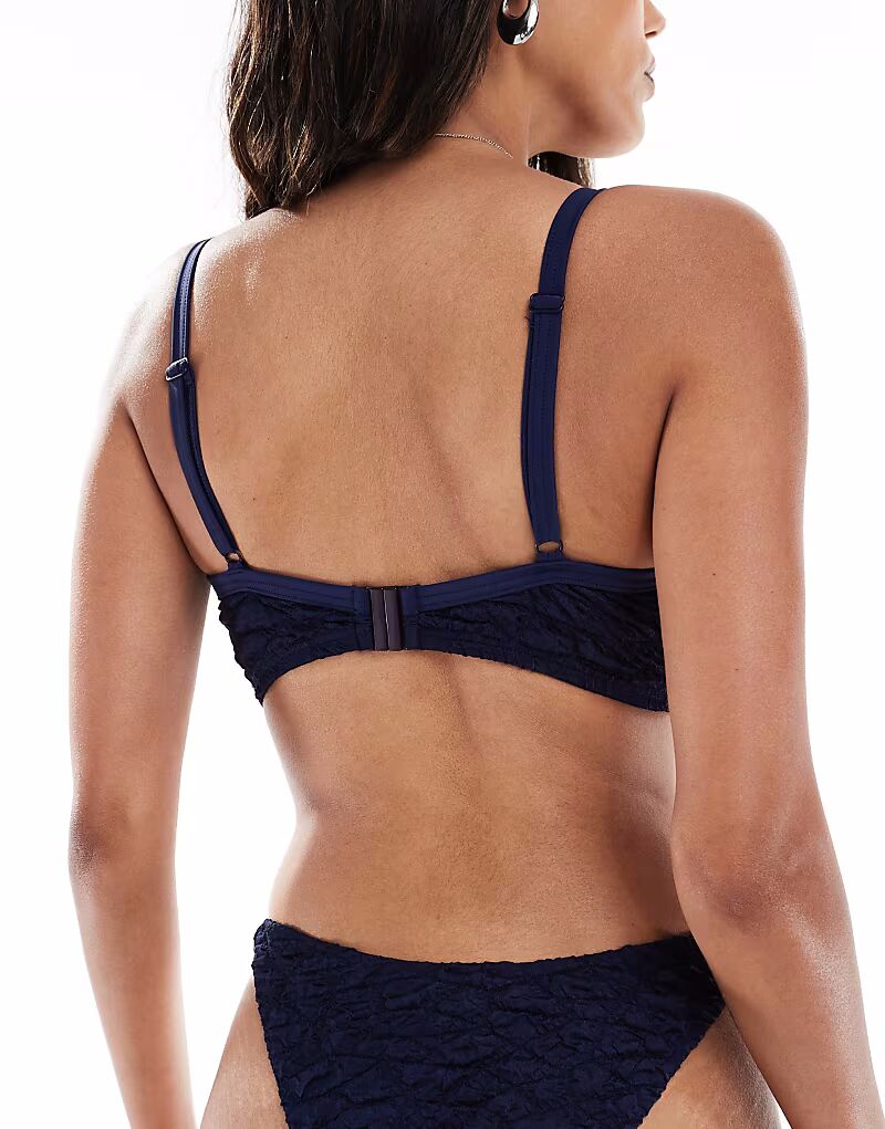 

Бикини-топ Fuller Bust Courtney со скрытыми косточками, текстурированный, темно-синий Asos Design