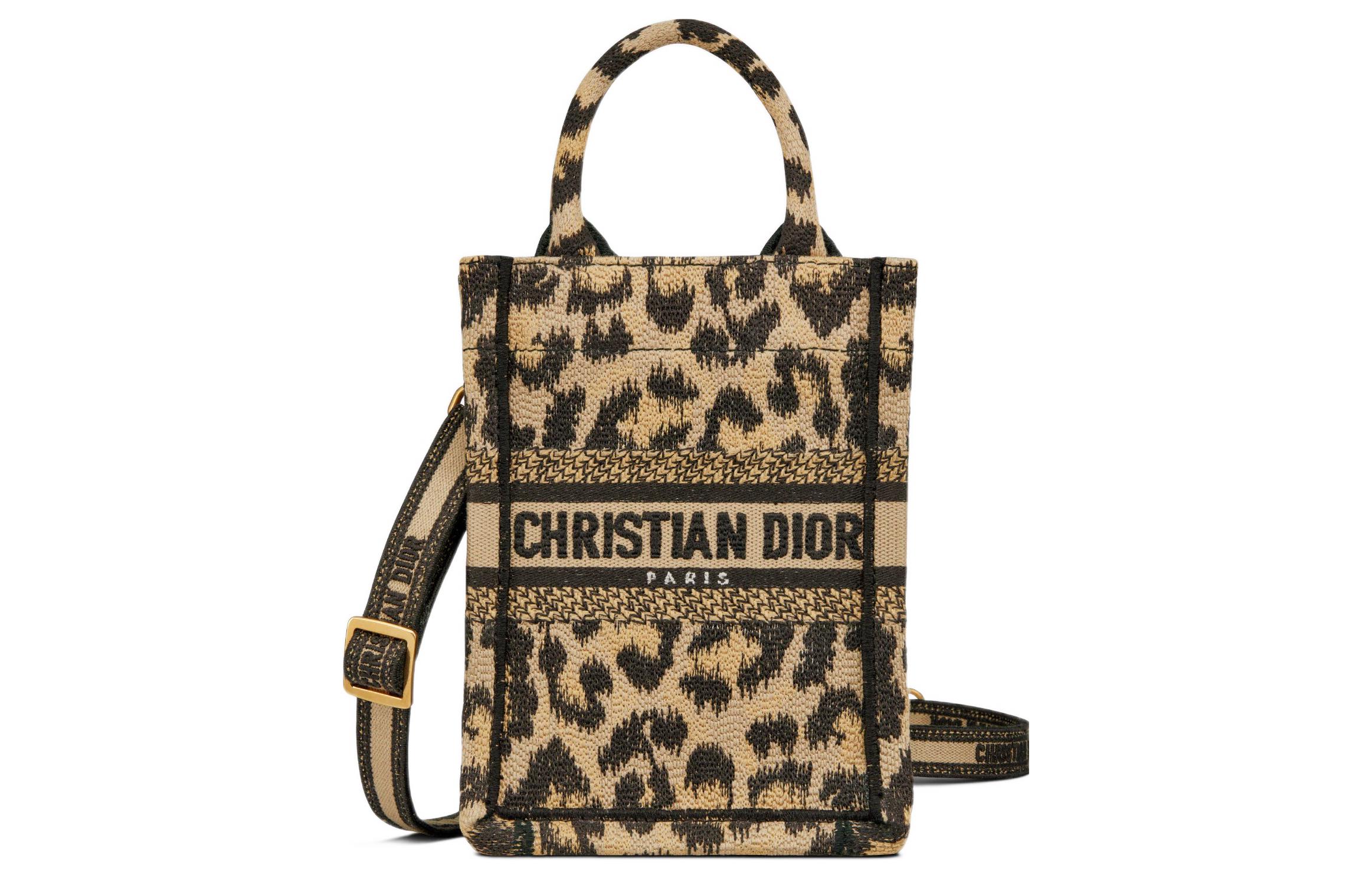 

Вышитая сумка через плечо BookTote, миниатюрная дамская сумка бежевого цвета с леопардовым принтом DIOR