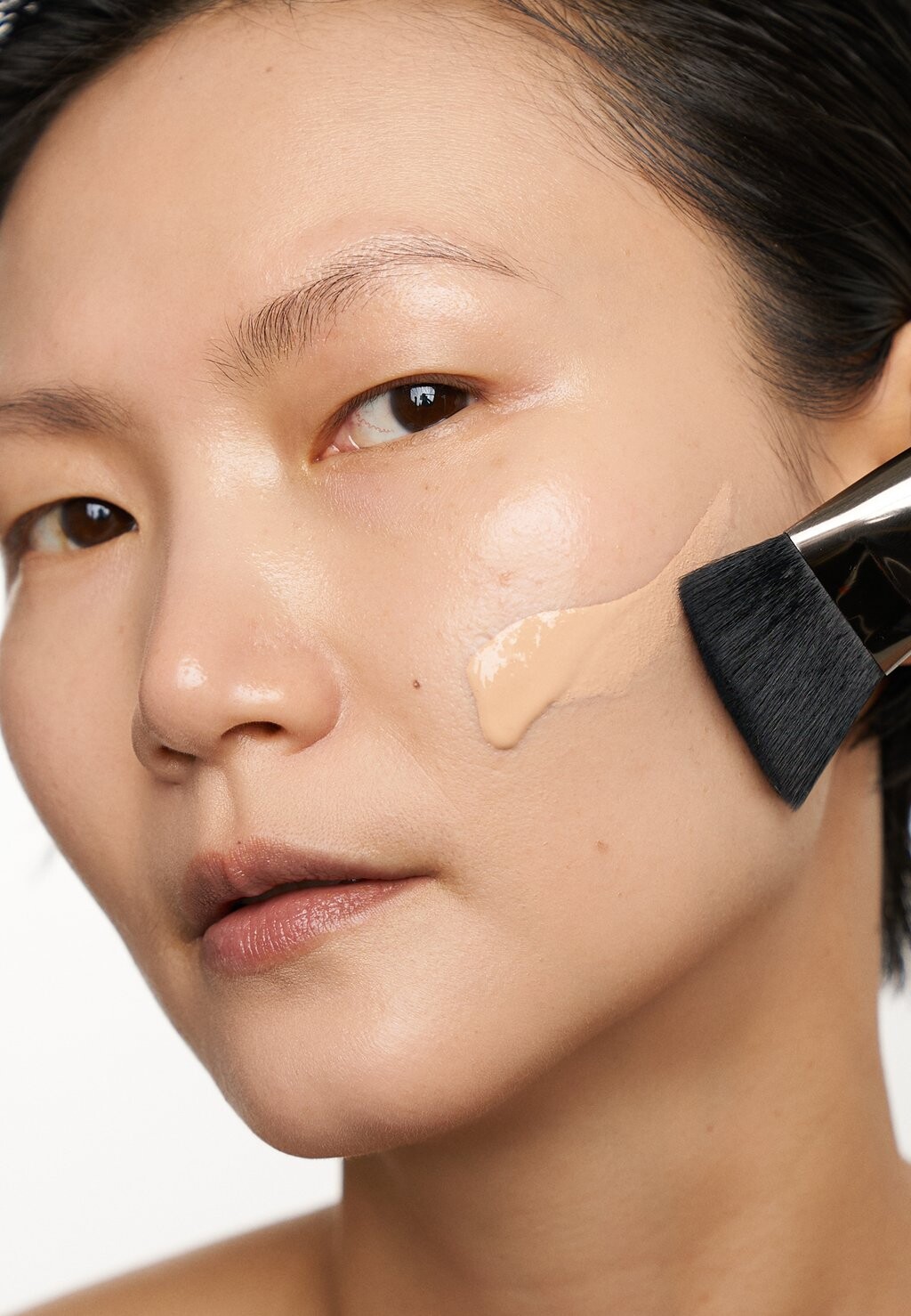 

Тональный крем Studio Radiance Serum-Powed Foundation MAC, цвет nw11