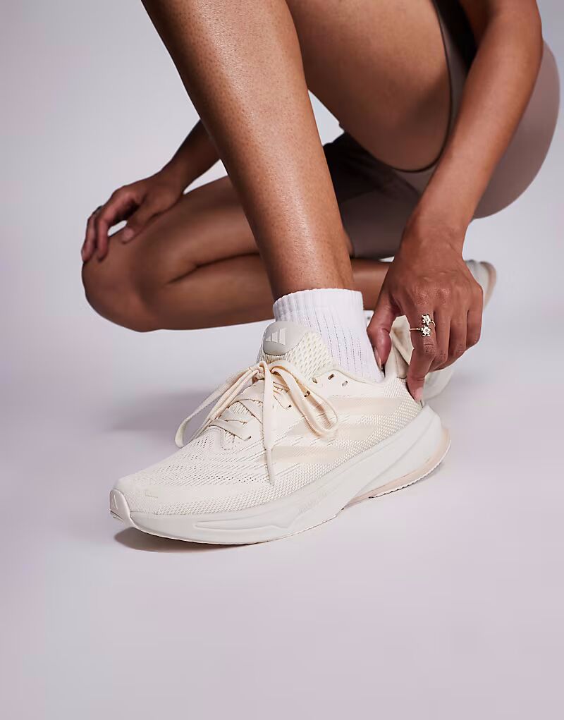 Кроссовки Adidas Running Supernova Rise 2 белого и бежевого цветов