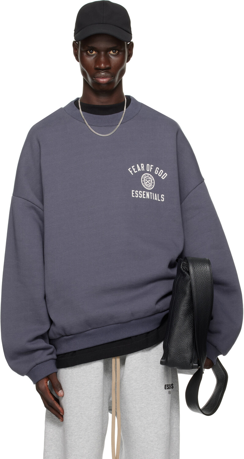 

Fear of God EENTIAL флисовая толстовка с круглым вырезом темно-синего цвета Fear of God ESSENTIALS