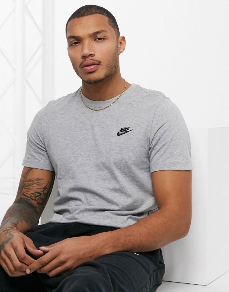 

Серая футболка унисекс Nike Club