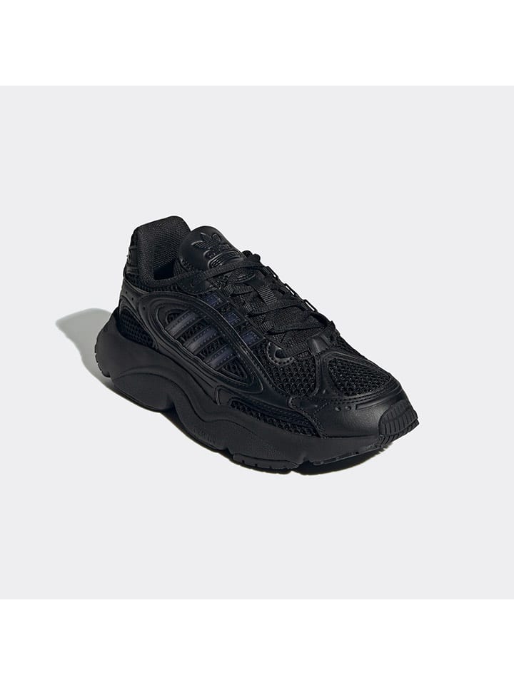 

Кроссовки на шнуровке Ozmillen adidas, черный