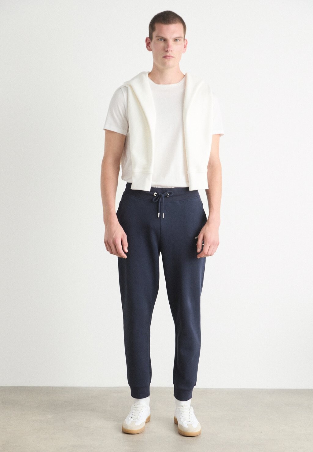 

Спортивные брюки SMALL GRAPHIC SWEATPANTS GANT, темно-синий
