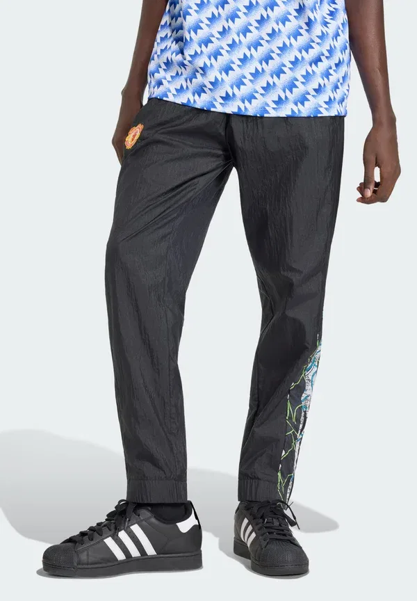 Штаны Manchester United Woven Pant 90 Club Wear Adidas Originals, черный