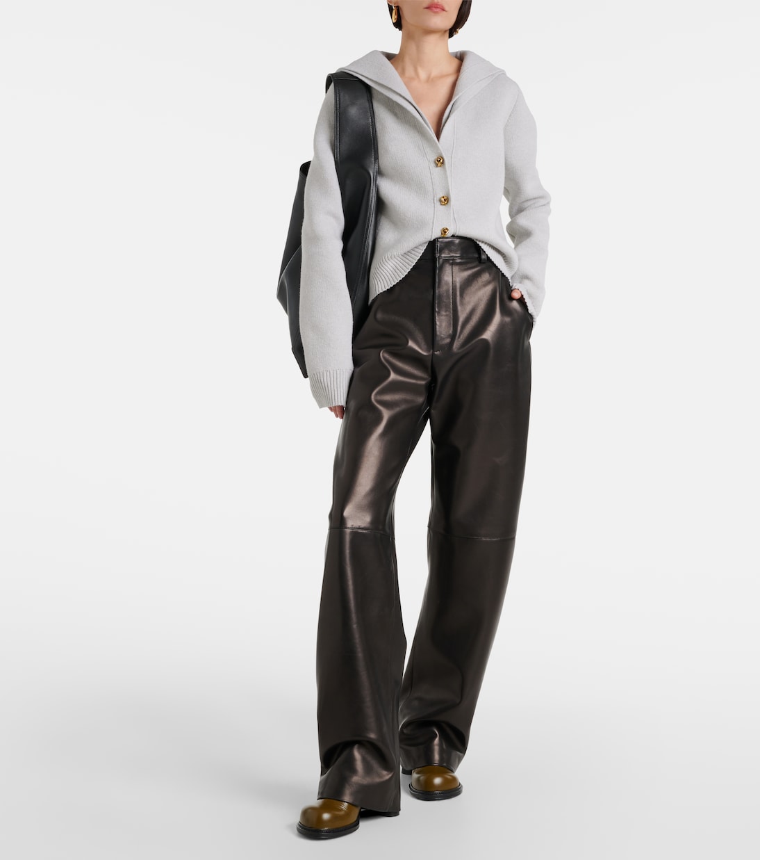 Кожаные брюки широкого кроя с высокой талией Bottega Veneta, черный — фото 2