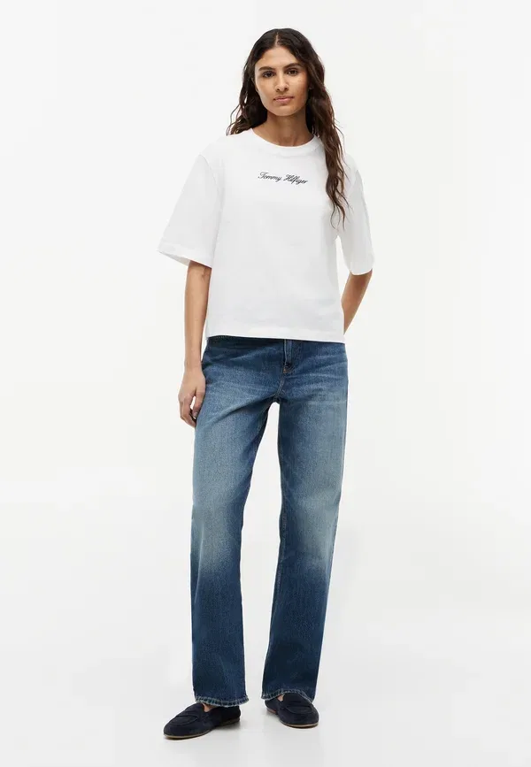 Футболка Tommy Hilfiger Classic script trapeze tee basic, цвет экрю — фото 2