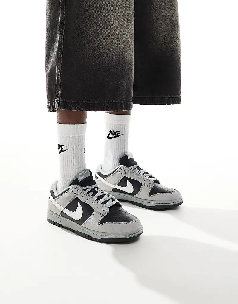 

Кроссовки Dunk Low серые и белые Nike