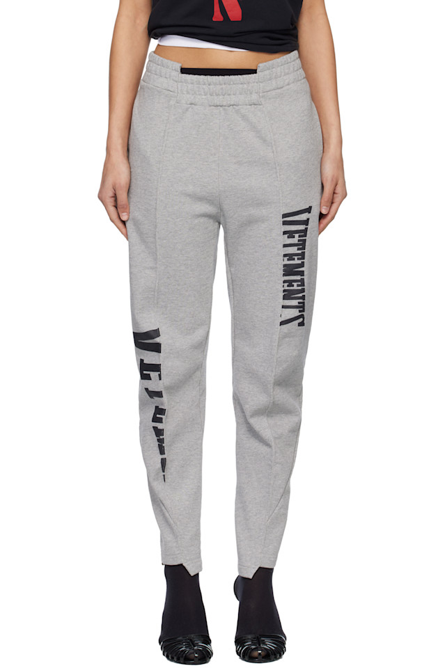 Vetements Серые спортивные штаны с рваным логотипом