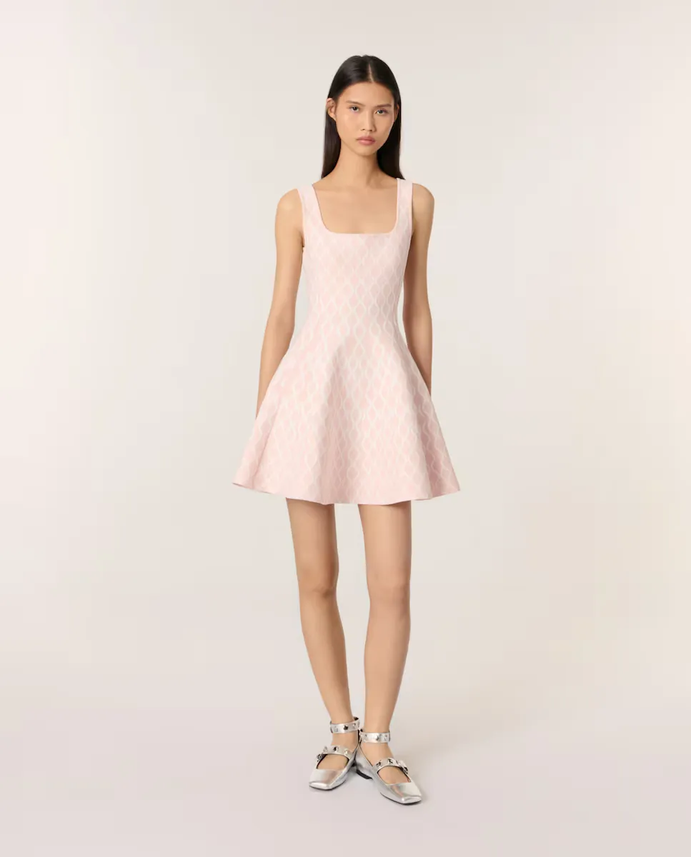 

Короткое жаккардовое трикотажное платье Maje, цвет Rosa