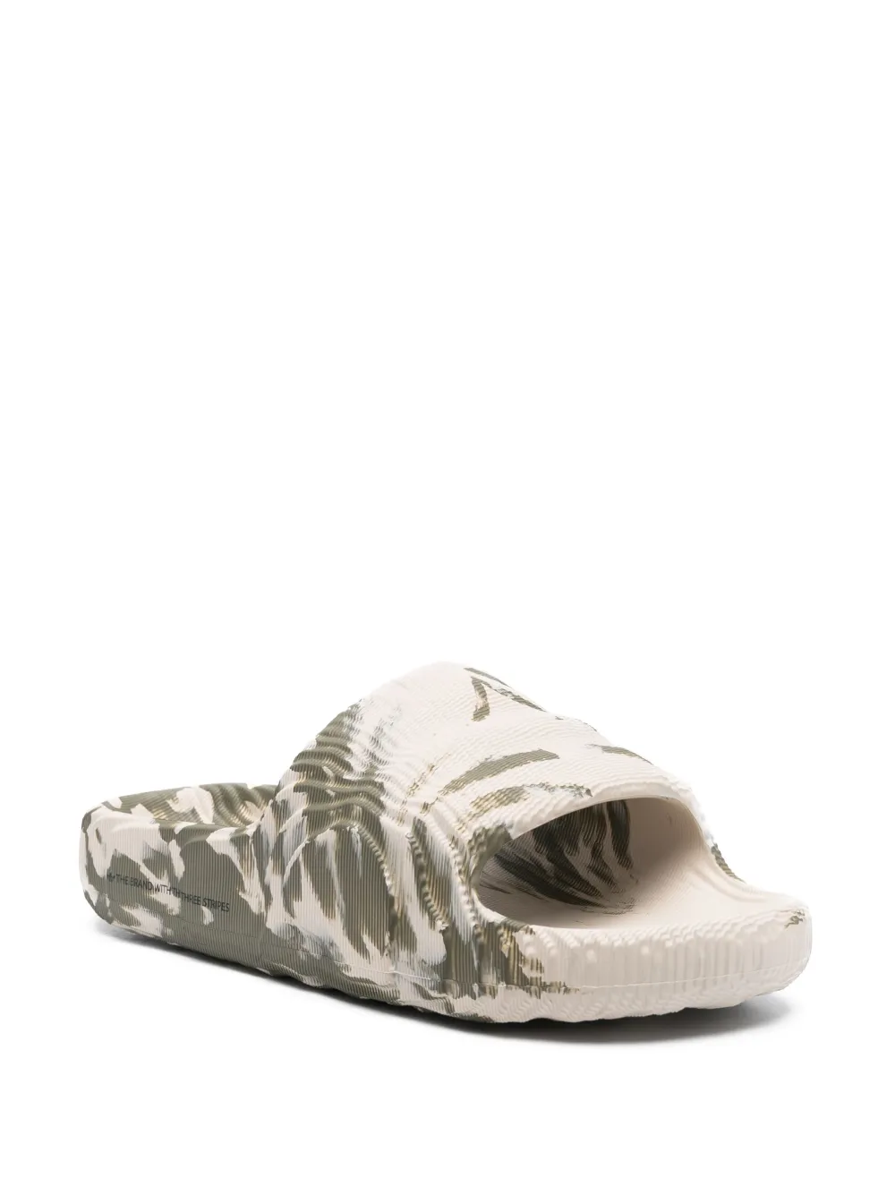 Шлепанцы Adilette с камуфляжным принтом adidas, зеленый — фото 2