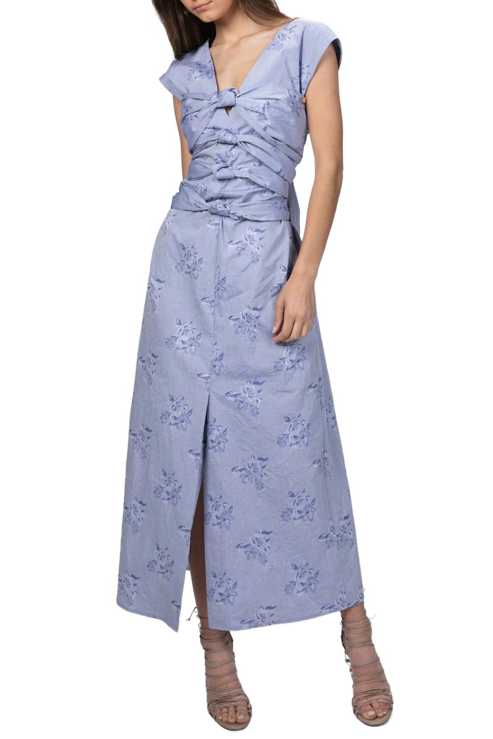 

Силуэтное платье в светло-голубом цвете EENK