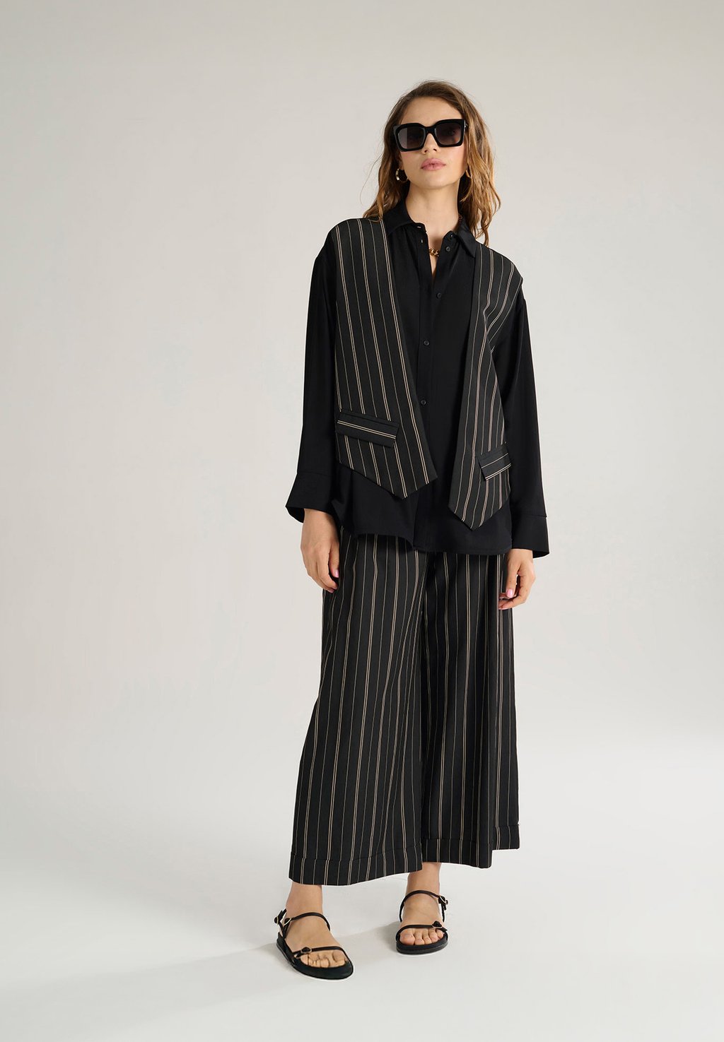 

Брюки CROPPED Manila Grace, черный