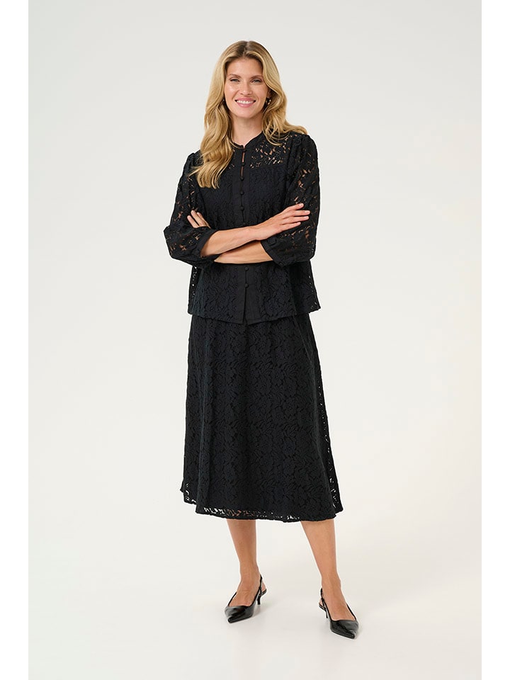 

Cream Черная блузка