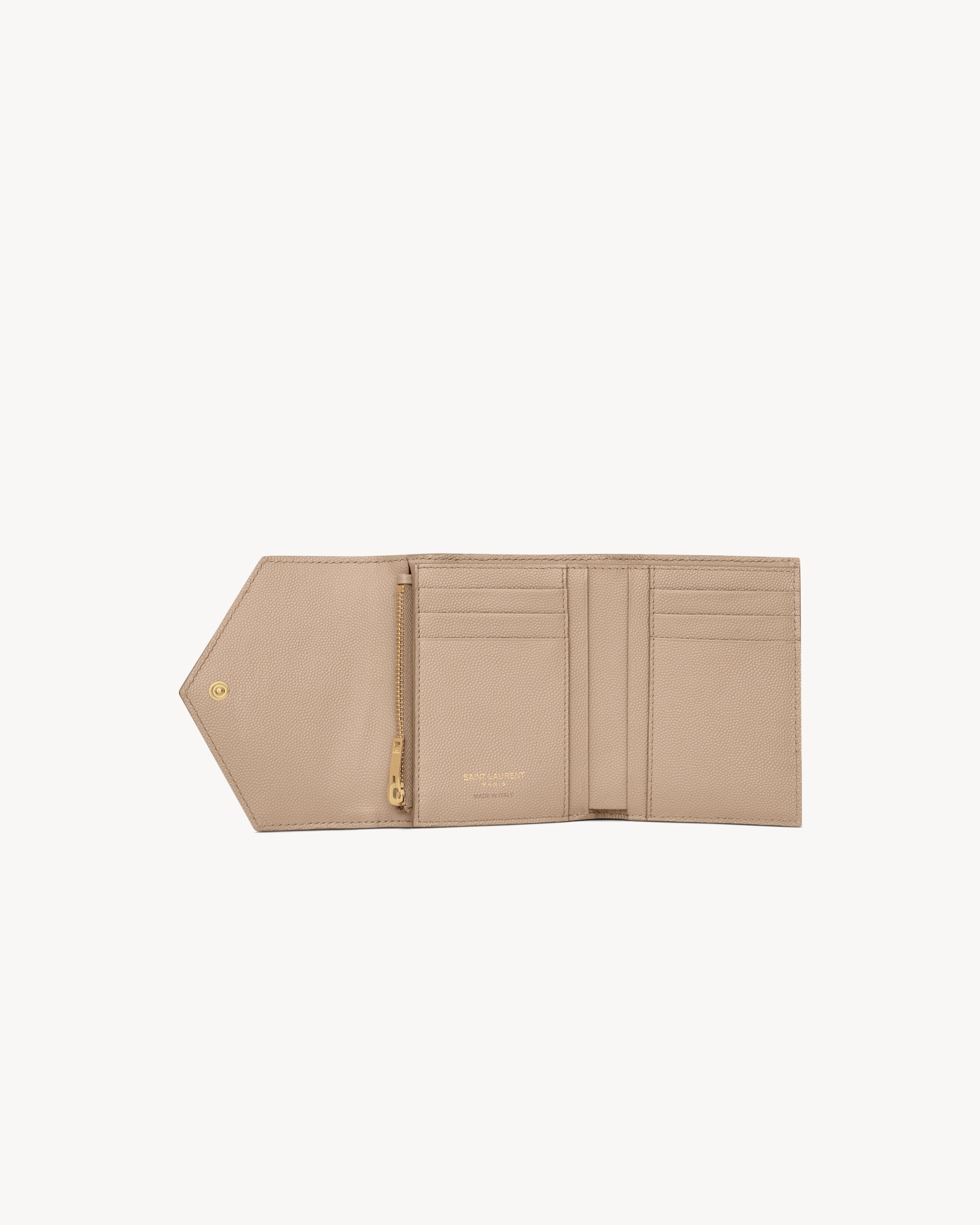 Компактный тройной кошелек CASSANDRE MATELASSE из зернистой кожи grain de poudre Saint Laurent, бежевый — фото 4