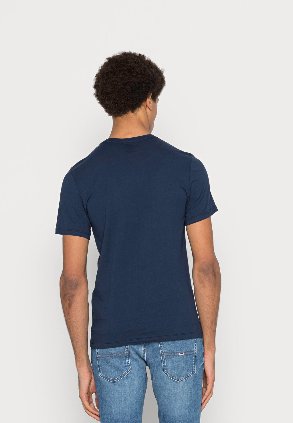 базовая футболка Crewneck Graphic 2 Pack Levi's, цвет babytab white/dress blues — фото 3