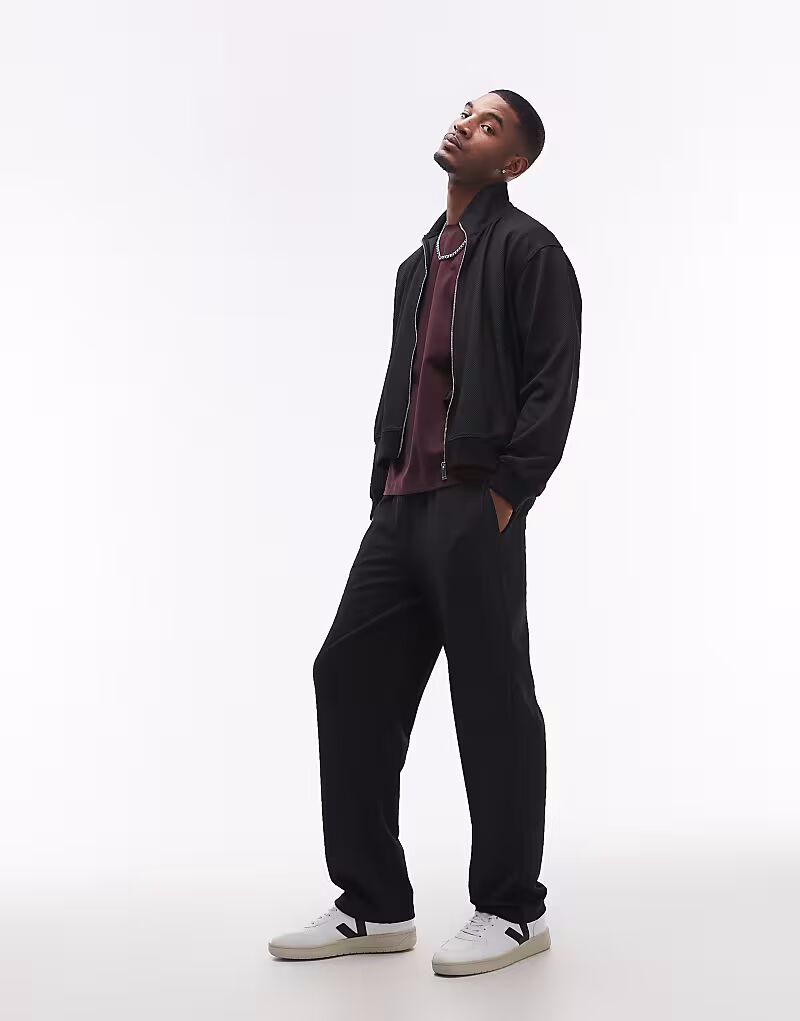 

Джинсы-джоггеры прямого кроя с микровафельным узором черного цвета Topman