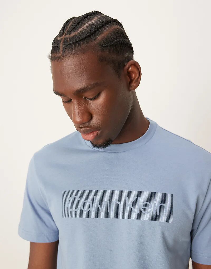 

Футболка с логотипом в полоску светло-голубого цвета Calvin Klein