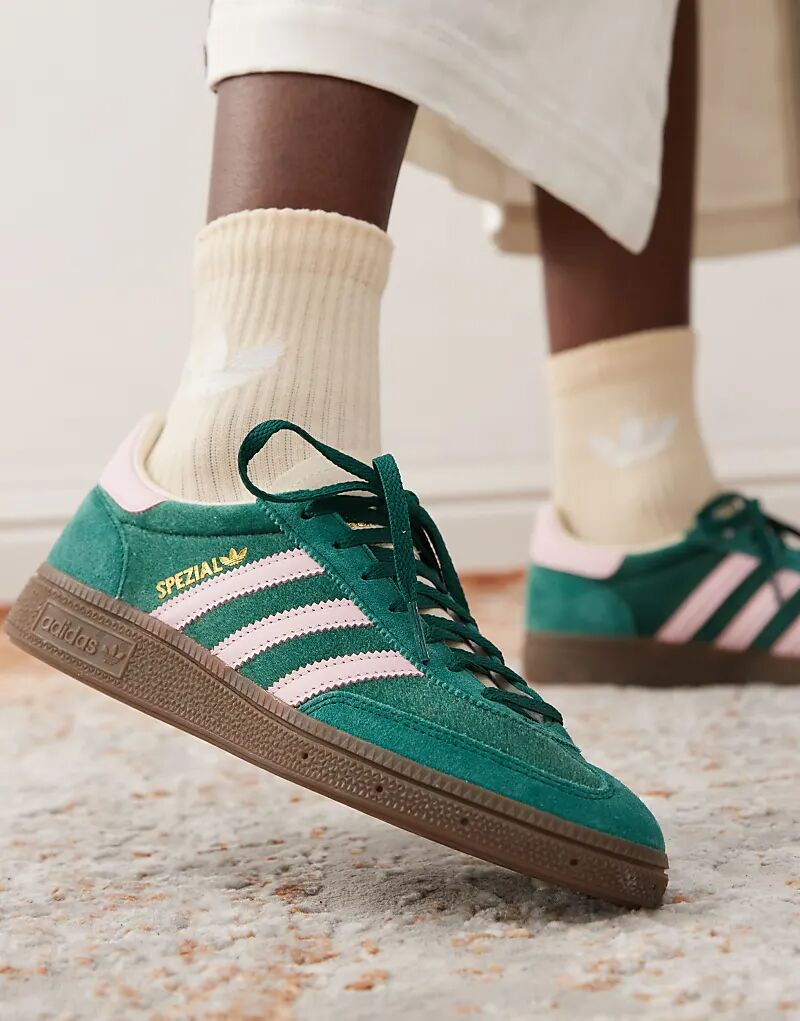 

Кроссовки Handball Spezial темно-зеленого и розового цвета adidas Originals