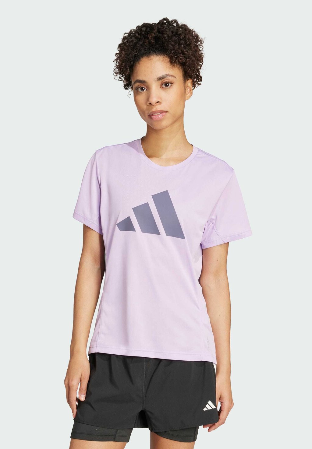 

Футболка с принтом RUN IT TEE Adidas Performance, фиолетовый