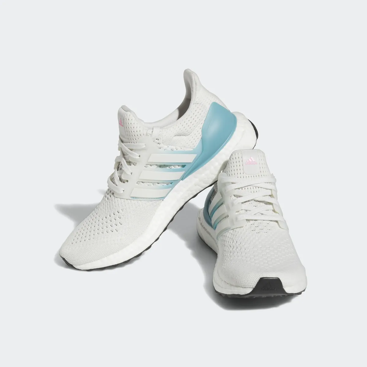 

Спортивные кроссовки Adidas "ULTRABOOST 1.0 RUNNING SHOE" Adidas Sportswear, цвет Crywht/Crywht/Preblu