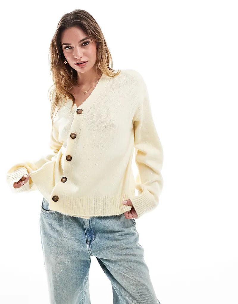 

Вязаный асимметричный кардиган цвета пахты ASOS DESIGN