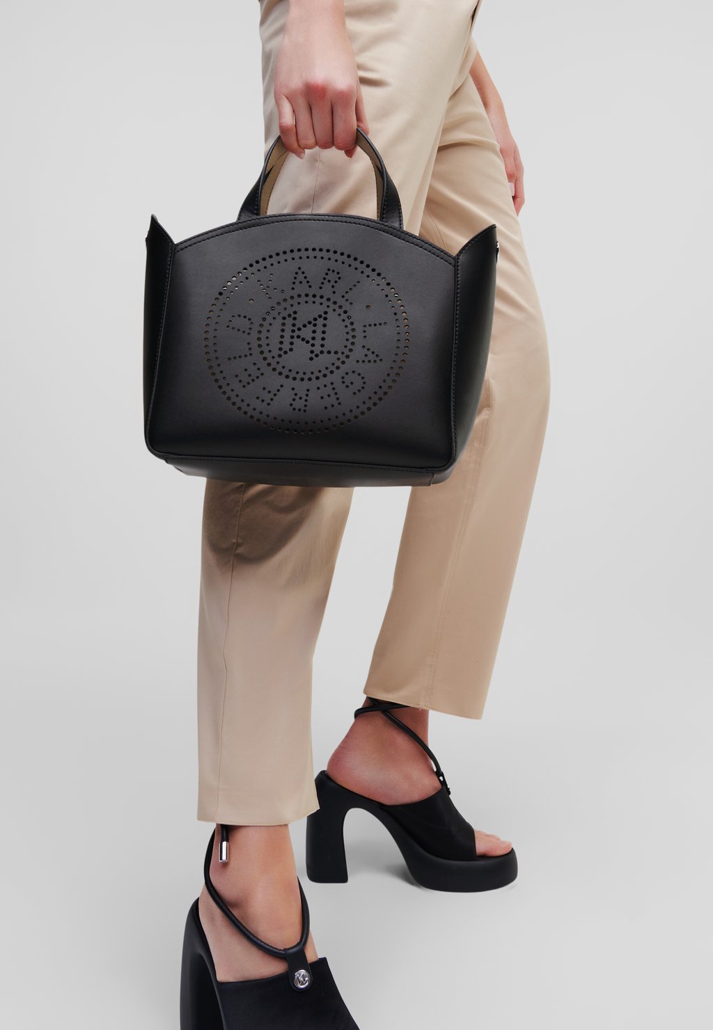 

Сумка CIRCLE TOTE PERFORATED KARL LAGERFELD, черный