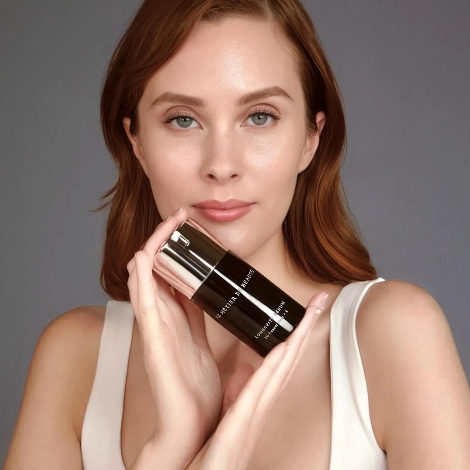 Сыворотка-праймер для макияжа MĒTIER Longevity Serum, богатая антиоксидантами основа для стойкого макияжа, антивозрастной эффект, ресвератрол, увлажнение, сияющий финиш (45 мл) Le Metier De Beaute — фото 4