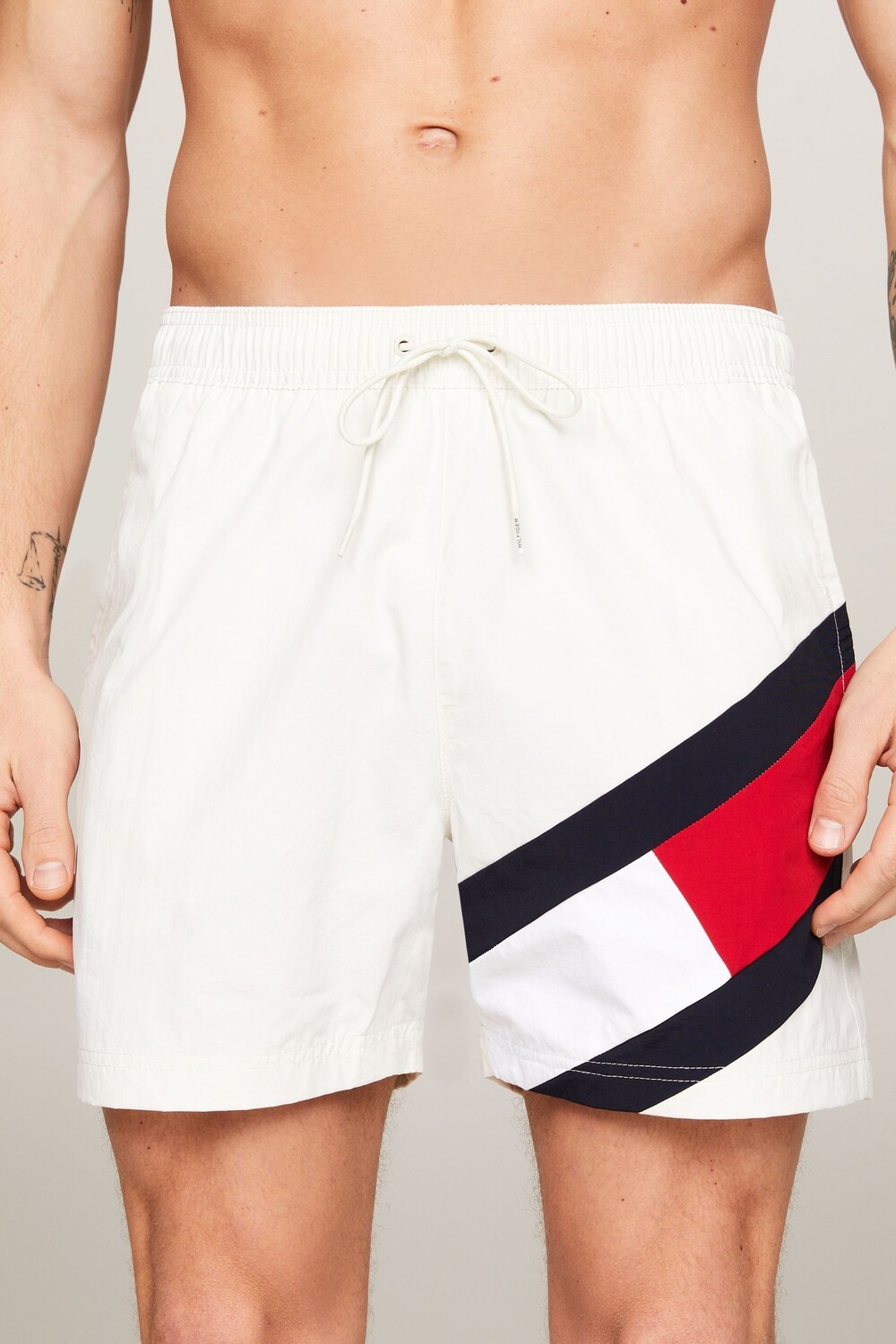 

Средние плавки-шорты с логотипом и завязками Tommy Hilfiger, белый