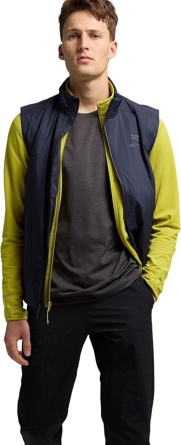 

Атомный жилет Arc'teryx, цвет Black Sapphire