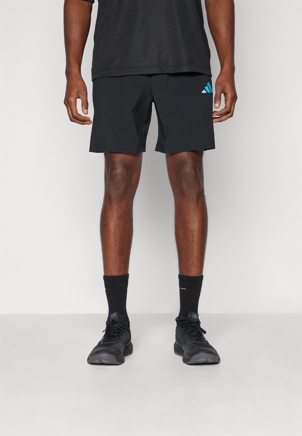 

Спортивные шорты HOUSE OF TIRO SHORT adidas Sportswear, черный
