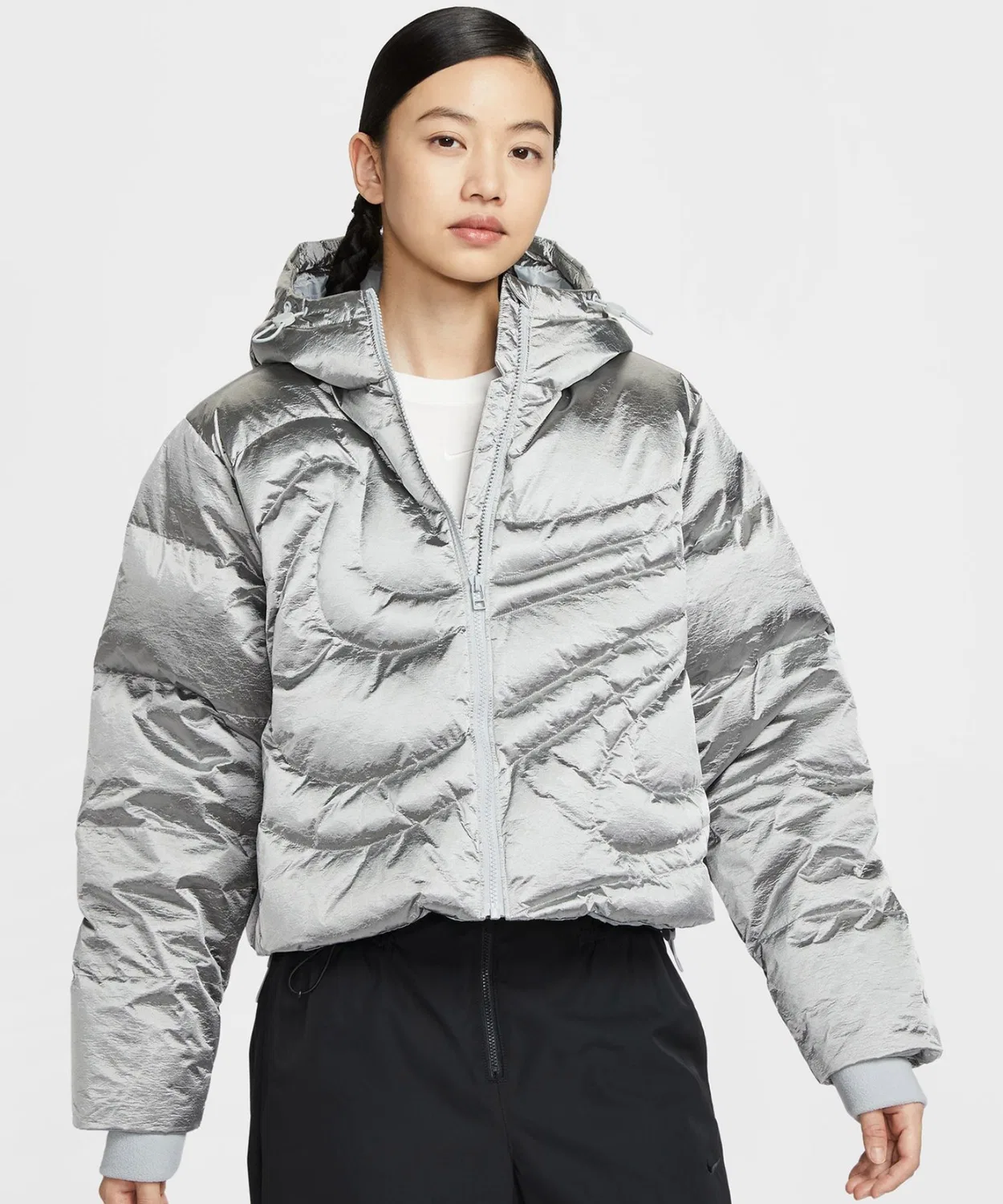 Пуховик женский Nike Therma-FIT с металлическим эффектом, серебристый — фото 2
